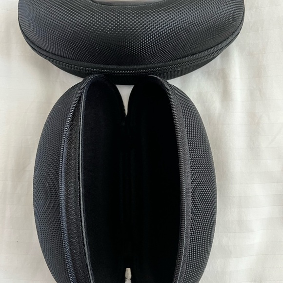 2 Empty Oakley Sunglasses Cases - Picture 2 of 2